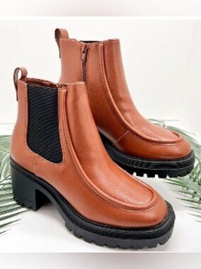 SO Tan Chelsea Lug Ankle Boots with Black Elastic